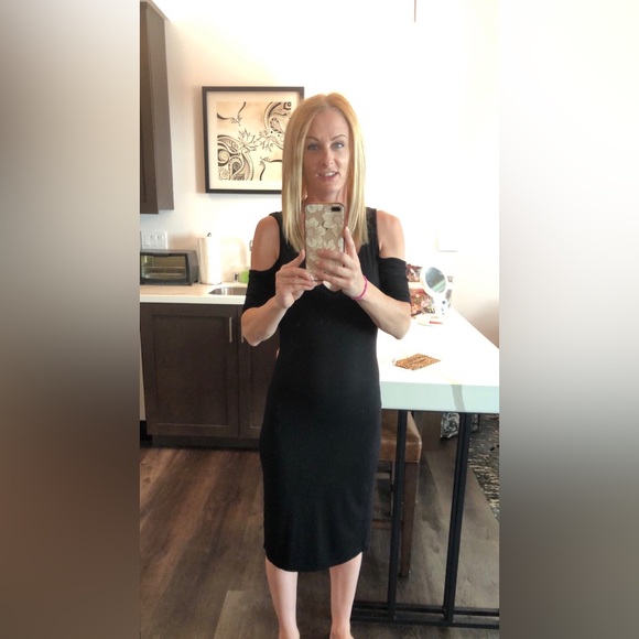 Welcome to my Closet! Follow me on TikTok & Instagram @leclairs_closet - Picture 7 of 11